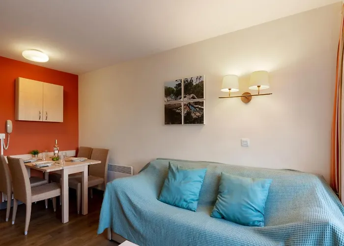 L'esquinade F6 225 By Interhome *